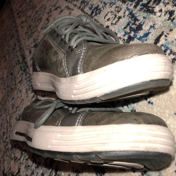 Practically New Men's Sketchers Memory Foam Shoes - Picture 7 of 8